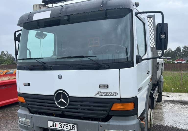 2004 Mercedes-Benz Tipp - EU-godkjent - قلابات: صور 1 2004 Mercedes-Benz Tipp - EU-godkjent - قلابات: صور 1