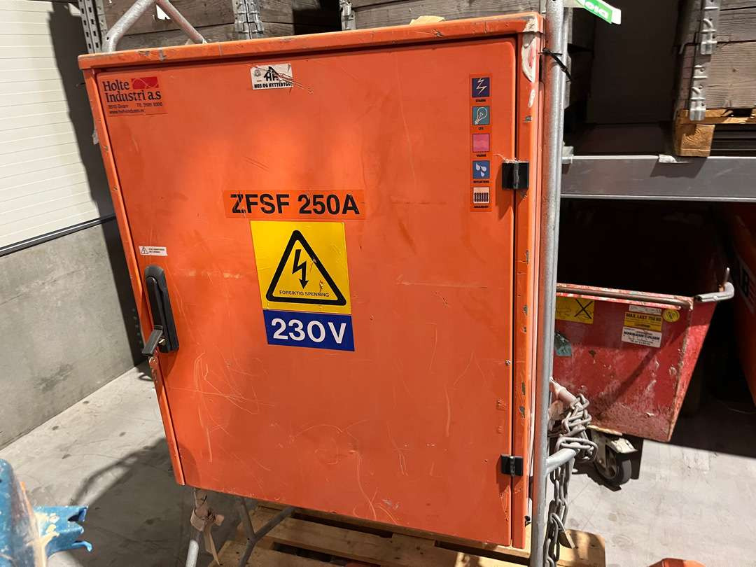 Holte strømskap 230 V - الأدوات والمعدات: صور 1 Holte strømskap 230 V - الأدوات والمعدات: صور 1