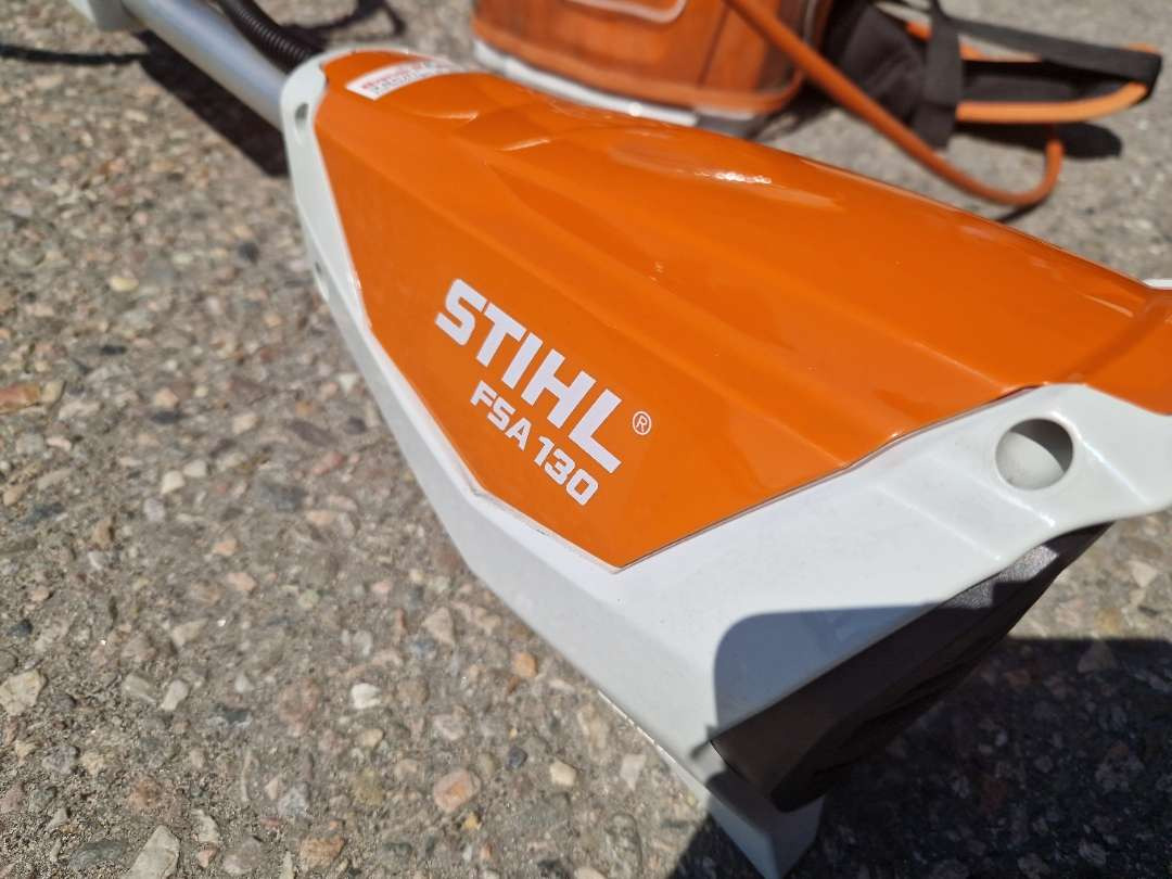 STIHL FSA 130 med AR 3000 ryggsekkbatteri – kraftig og stillegående profftrimmer - مقطورة دراجة نارية: صور 3 STIHL FSA 130 med AR 3000 ryggsekkbatteri – kraftig og stillegående profftrimmer - مقطورة دراجة نارية: صور 3