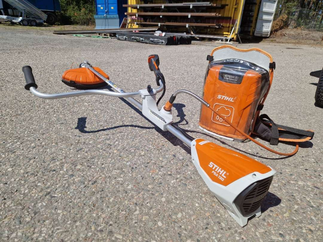 STIHL FSA 130 med AR 3000 ryggsekkbatteri – kraftig og stillegående profftrimmer - مقطورة دراجة نارية: صور 1 STIHL FSA 130 med AR 3000 ryggsekkbatteri – kraftig og stillegående profftrimmer - مقطورة دراجة نارية: صور 1