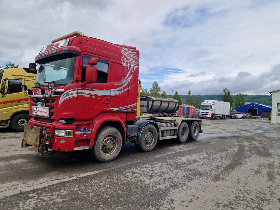 Scania R580 Brøytebil med sideplog og hydraulisk saltsystem - شاحنة ذات الخطاف: صور 2 Scania R580 Brøytebil med sideplog og hydraulisk saltsystem - شاحنة ذات الخطاف: صور 2