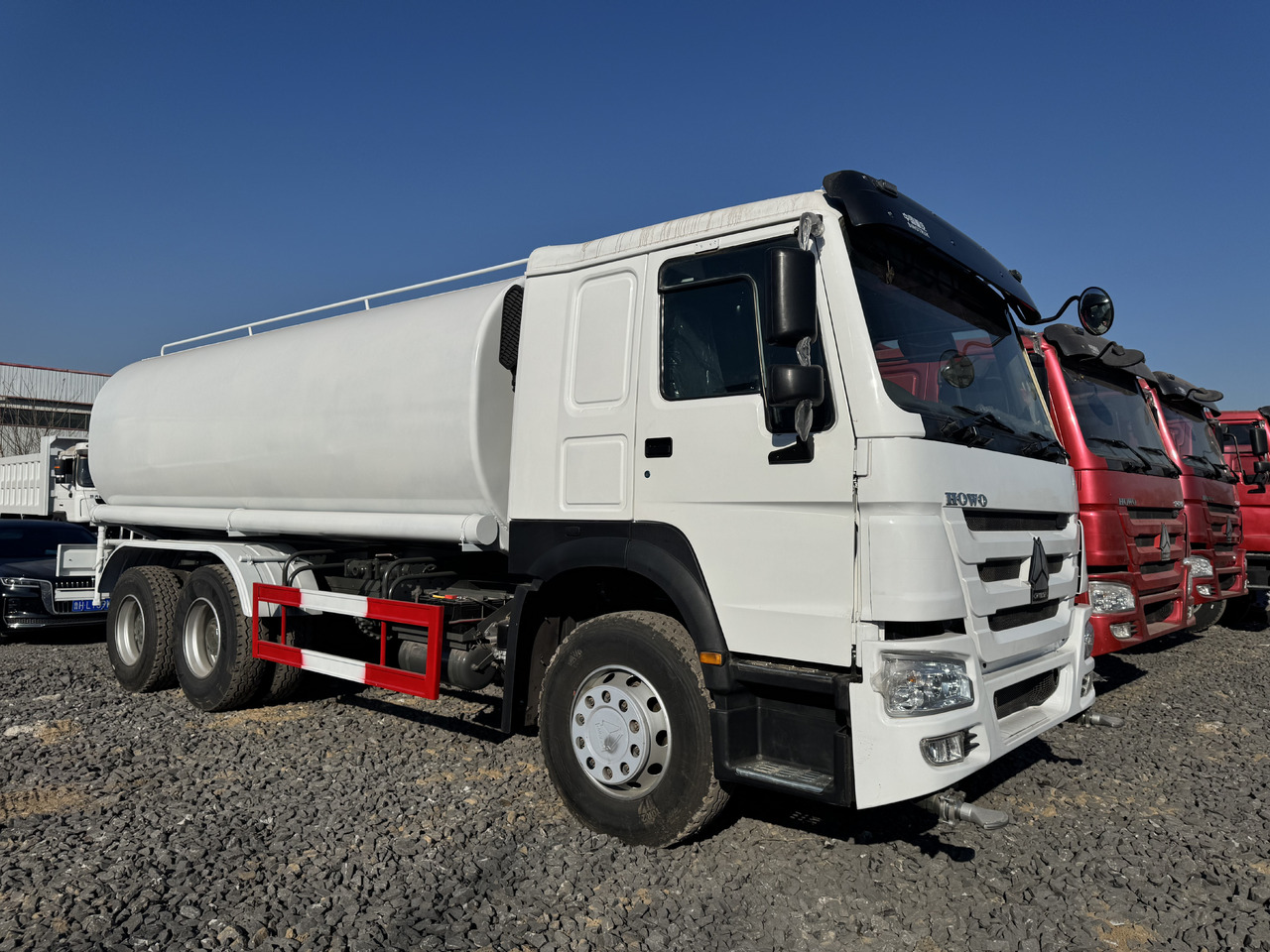 HOWO - شاحنة صهريج: صور 1 HOWO - شاحنة صهريج: صور 1
