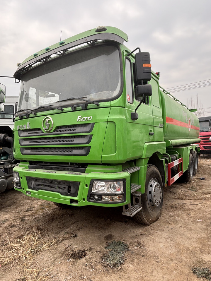 SHACMAN F3000 - شاحنة صهريج: صور 1 SHACMAN F3000 - شاحنة صهريج: صور 1