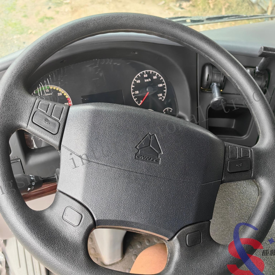 SINOTRUK HOWO HOWO 371HP - شاحنات الحاويات / جسم علوي قابل للتغيير شاحنة: صور 3 SINOTRUK HOWO HOWO 371HP - شاحنات الحاويات / جسم علوي قابل للتغيير شاحنة: صور 3