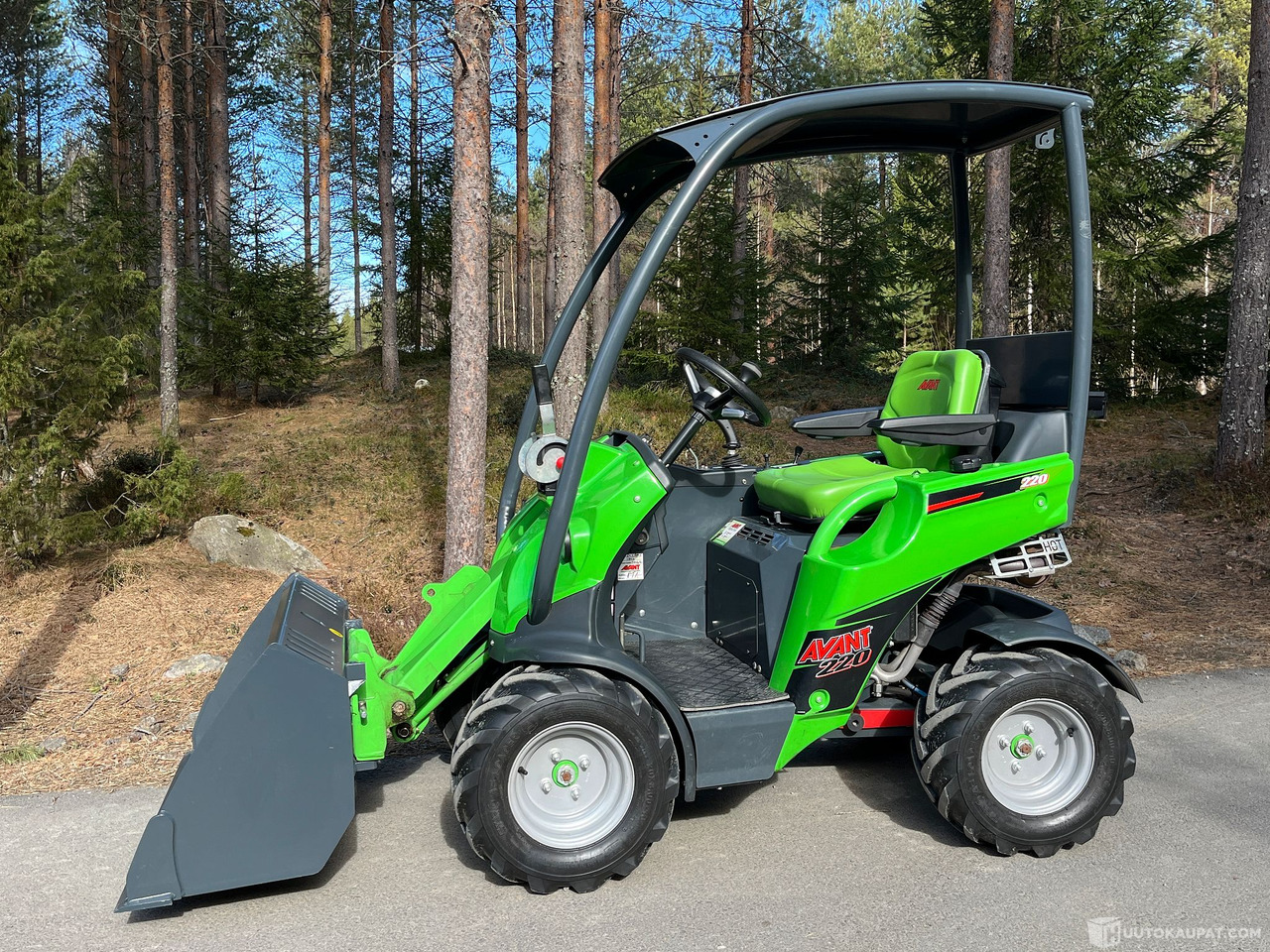 Avant 220 kahdella työlaitteella, 2021, vain 196h,, Jyväskylä - لودر مفصلي صغير: صور 1 Avant 220 kahdella työlaitteella, 2021, vain 196h,, Jyväskylä - لودر مفصلي صغير: صور 1