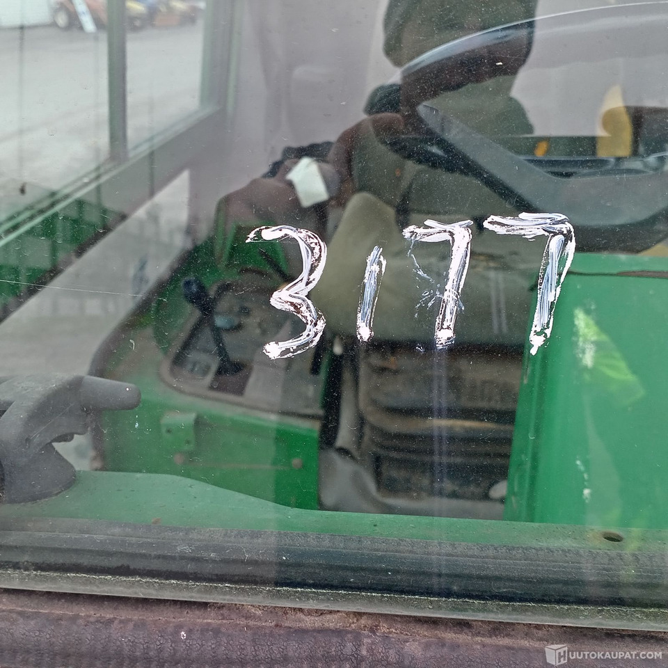 John Deere 3235 kelaleikkuri, 4 WD ja hytti, Hollola - جزازة المروج: صور 5 John Deere 3235 kelaleikkuri, 4 WD ja hytti, Hollola - جزازة المروج: صور 5