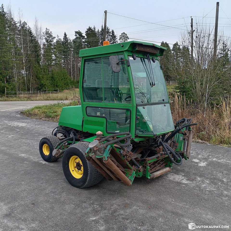 John Deere 3235 kelaleikkuri, 4 WD ja hytti, Hollola - جزازة المروج: صور 1 John Deere 3235 kelaleikkuri, 4 WD ja hytti, Hollola - جزازة المروج: صور 1