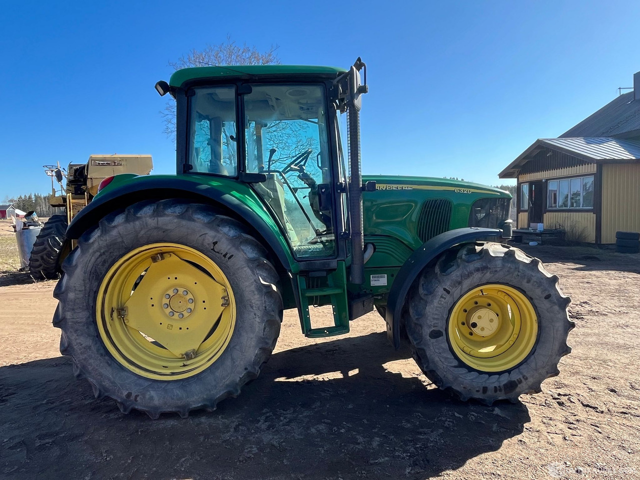 John Deere 6320, traktori, vain 4050h ajettu, 2003, Kouvola - جرار: صور 5 John Deere 6320, traktori, vain 4050h ajettu, 2003, Kouvola - جرار: صور 5