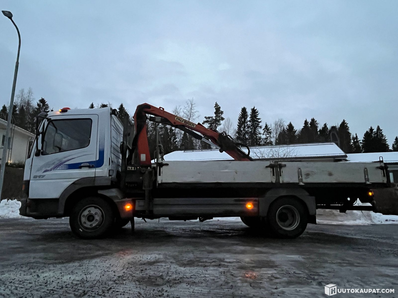 Mercedes-Benz Atego Palfingerillä, 1999, Tampere - شاحنات مسطحة, شاحنة كرين: صور 4 Mercedes-Benz Atego Palfingerillä, 1999, Tampere - شاحنات مسطحة, شاحنة كرين: صور 4
