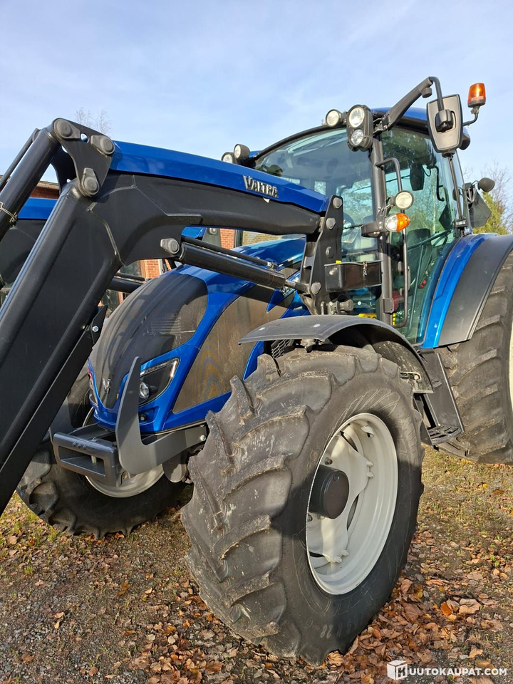 Valtra A134 with front loader, model year 2019, Kurikka - جرار: صور 2 Valtra A134 with front loader, model year 2019, Kurikka - جرار: صور 2