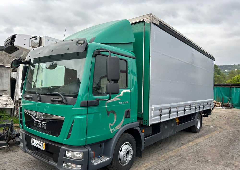 MAN TGL 12.250 6.2m AUTOMAT KLIMA z Niemiec ESP nowe opony EURO 6 / 4.75 rozstaw / zawiesie na wózek widłowy / TOP STAN / okazja nauka jazdy MOŻLIWOŚĆ DOSTOSOWANIA 12t - شاحنة ستارة: صور 3 MAN TGL 12.250 6.2m AUTOMAT KLIMA z Niemiec ESP nowe opony EURO 6 / 4.75 rozstaw / zawiesie na wózek widłowy / TOP STAN / okazja nauka jazdy MOŻLIWOŚĆ DOSTOSOWANIA 12t - شاحنة ستارة: صور 3