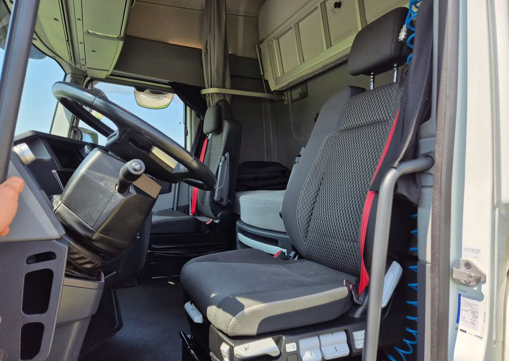 شاحنة جرار Renault HIGH GAMA T480 2019 SALON PL VIN: KD ! 13l STANDARD STANDARD / KLIMA POSTOJOWA / FULL OPCJA / T520 T440 / TOP STAN GAMA T: صور 11 شاحنة جرار Renault HIGH GAMA T480 2019 SALON PL VIN: KD ! 13l STANDARD STANDARD / KLIMA POSTOJOWA / FULL OPCJA / T520 T440 / TOP STAN GAMA T: صور 11