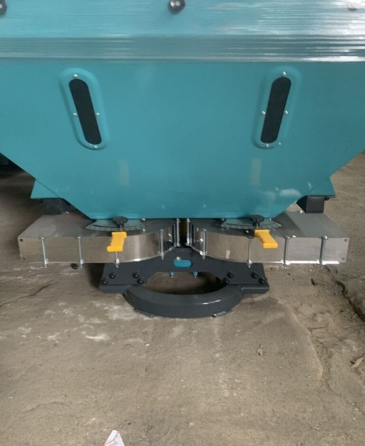 New Rozsiewacz Sadowniczy Dwutarczowy 600,800i 1000L - آلة رش الأسمدة: صور 3 New Rozsiewacz Sadowniczy Dwutarczowy 600,800i 1000L - آلة رش الأسمدة: صور 3
