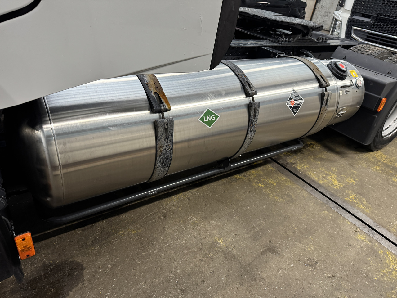 IVECO STRALIS HI-WAY S-WAY - خزان وقود: صور 2 IVECO STRALIS HI-WAY S-WAY - خزان وقود: صور 2