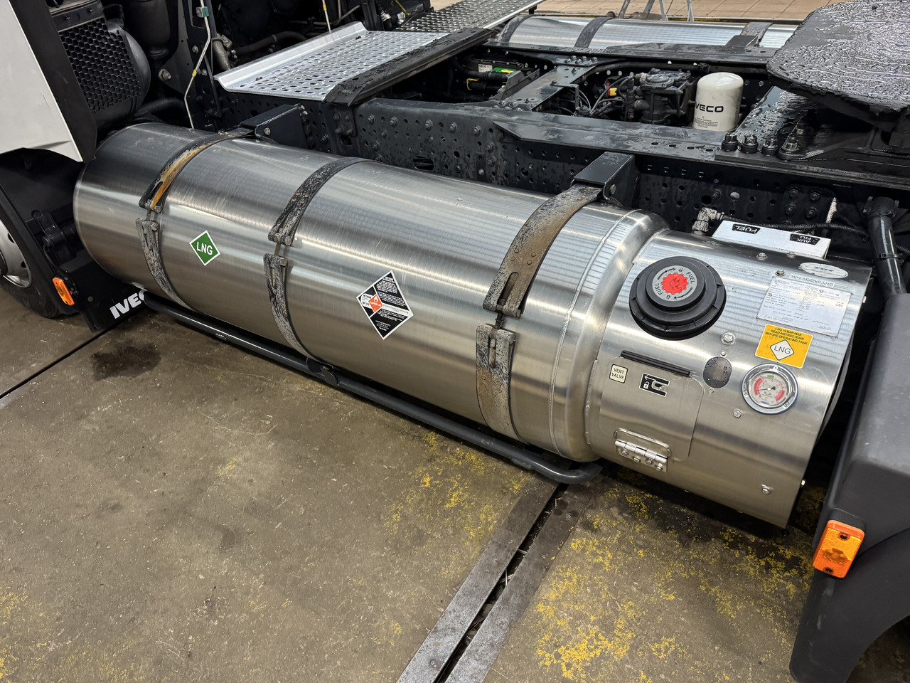 IVECO STRALIS HI-WAY S-WAY - خزان وقود: صور 1 IVECO STRALIS HI-WAY S-WAY - خزان وقود: صور 1