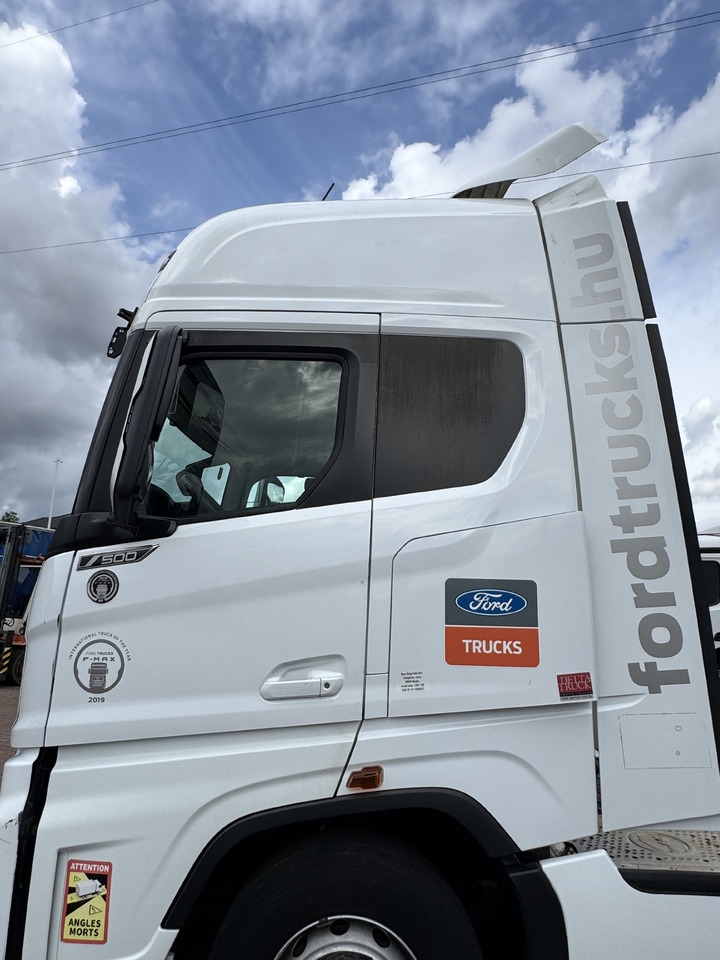 FORD F-MAX TRUCKS 500 - الكبائن: صور 4 FORD F-MAX TRUCKS 500 - الكبائن: صور 4