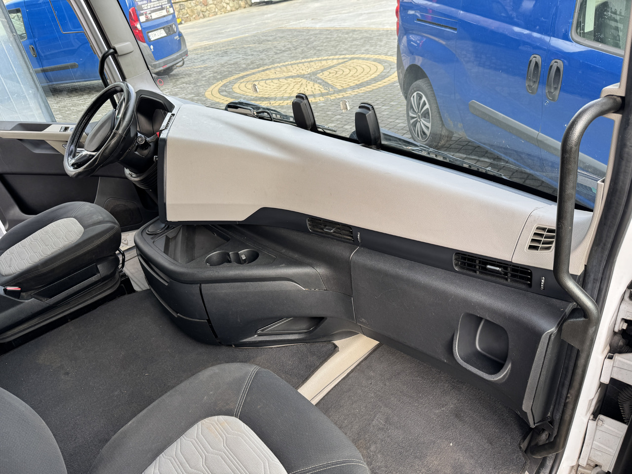 Ford F-Max 500 - لوحة القيادة: صور 3 Ford F-Max 500 - لوحة القيادة: صور 3