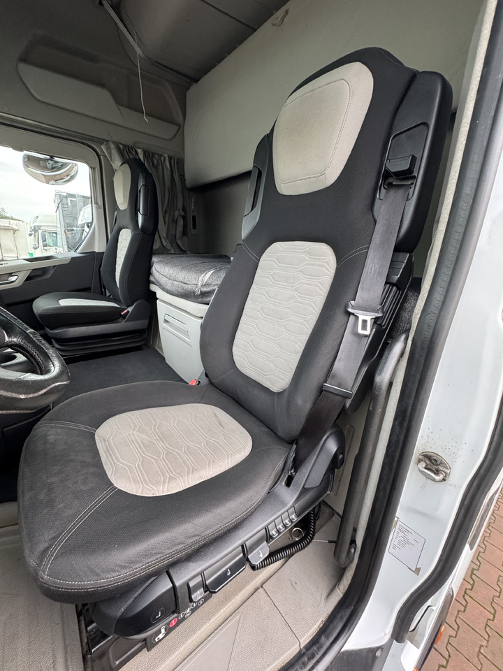 Ford F-Max 500 - الكابينة والداخلية: صور 2 Ford F-Max 500 - الكابينة والداخلية: صور 2