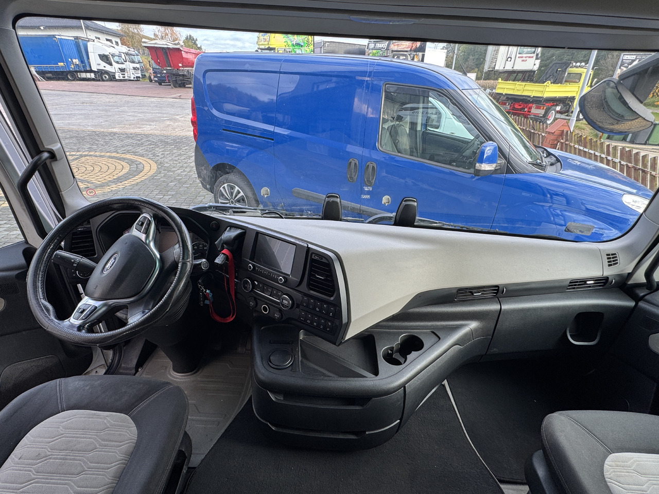 Ford F-Max 500 - لوحة القيادة: صور 1 Ford F-Max 500 - لوحة القيادة: صور 1