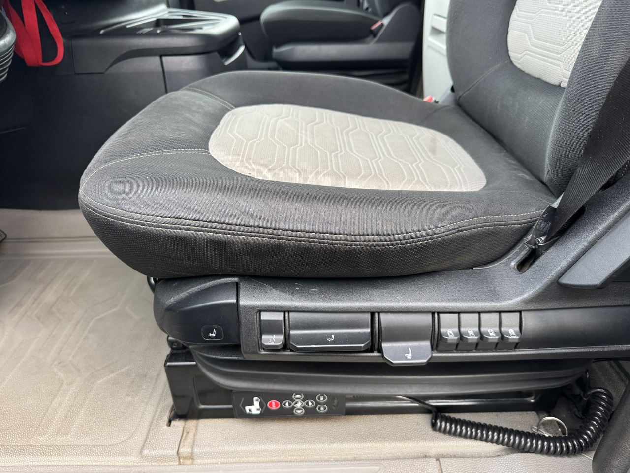 Ford F-Max 500 - الكابينة والداخلية: صور 4 Ford F-Max 500 - الكابينة والداخلية: صور 4