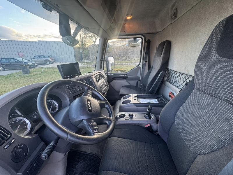 Interior photo 2: بصندوق مغلق شاحنة DAF LF 210 FA