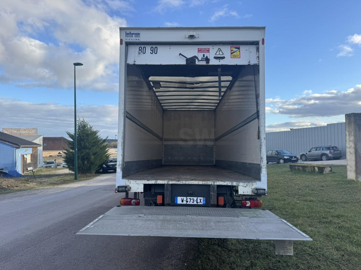 بصندوق مغلق شاحنة DAF LF 210 FA: صور 9
