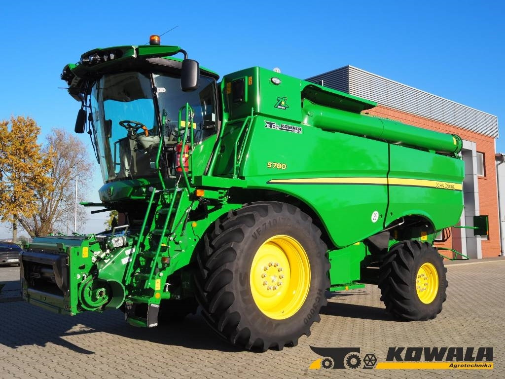 John Deere S780 + 730X - حصادة شاملة: صور 1 John Deere S780 + 730X - حصادة شاملة: صور 1