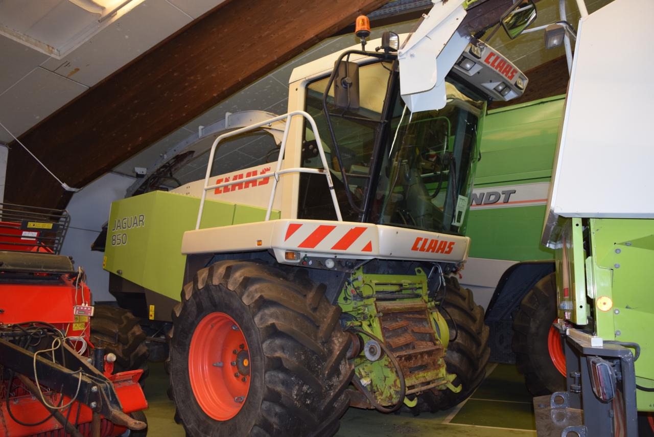 CLAAS Jaguar 850 - حصادة الأعلاف: صور 4 CLAAS Jaguar 850 - حصادة الأعلاف: صور 4
