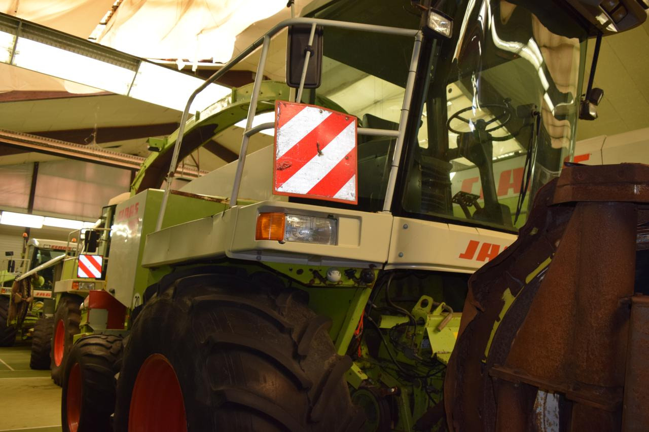 CLAAS Jaguar 860 - حصادة الأعلاف: صور 4 CLAAS Jaguar 860 - حصادة الأعلاف: صور 4