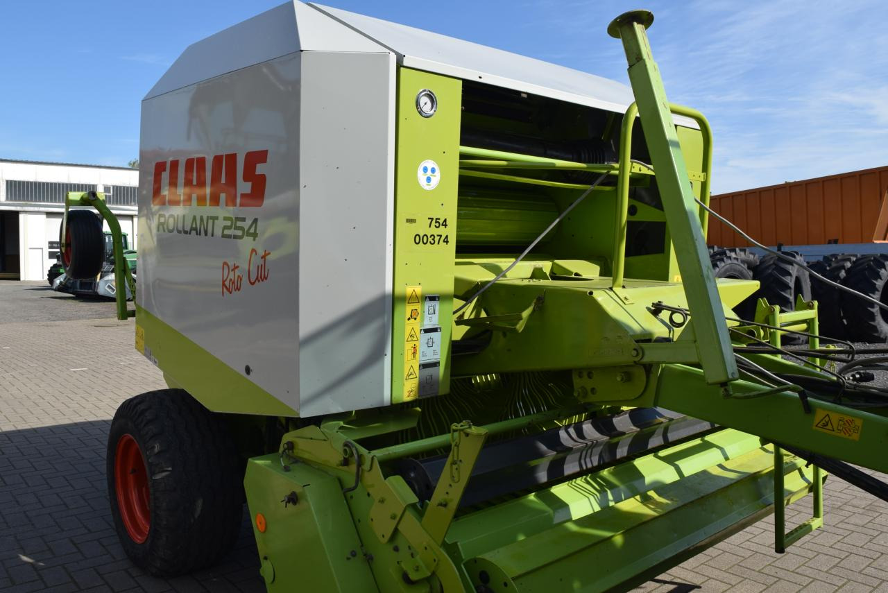 CLAAS Rollant 254 RC - مكبس القش الدائري: صور 3 CLAAS Rollant 254 RC - مكبس القش الدائري: صور 3