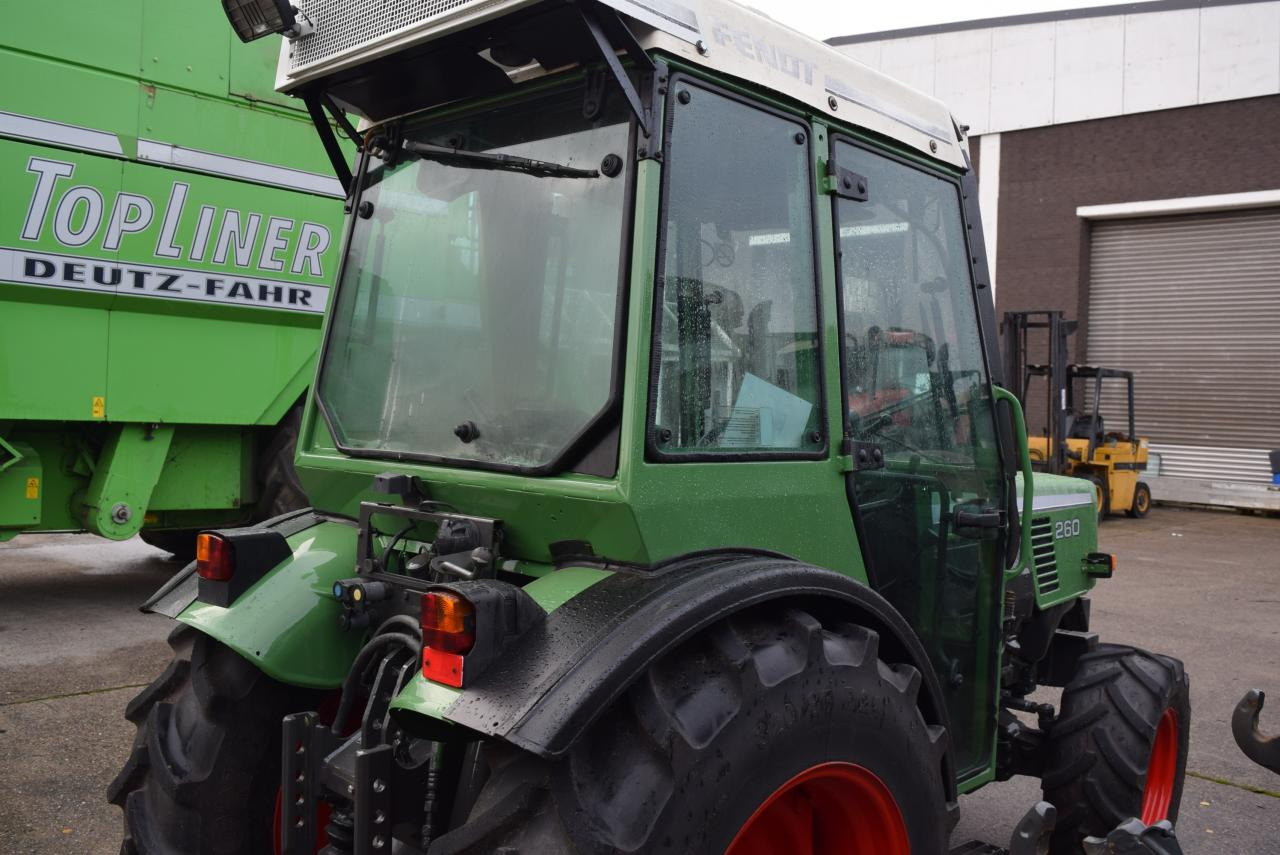 Fendt Farmer 260 V *Schmalspur* - جرار: صور 5 Fendt Farmer 260 V *Schmalspur* - جرار: صور 5