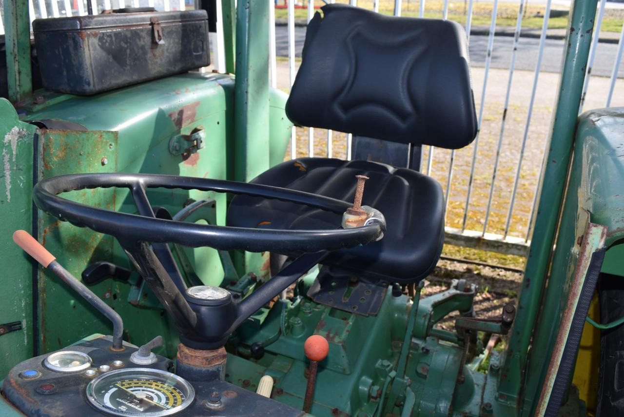 John Deere 2130 - جرار: صور 5 John Deere 2130 - جرار: صور 5