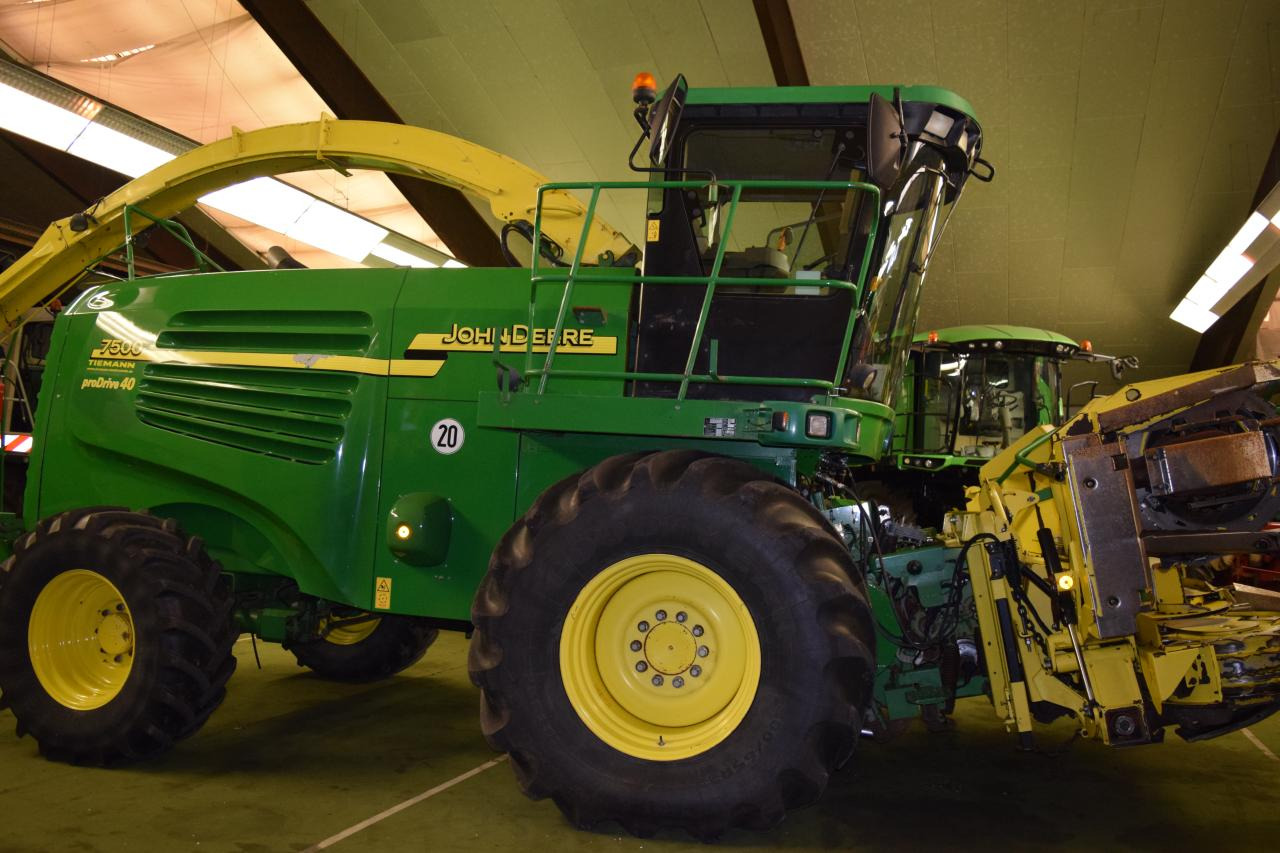 John Deere 7400 - حصادة الأعلاف: صور 2 John Deere 7400 - حصادة الأعلاف: صور 2