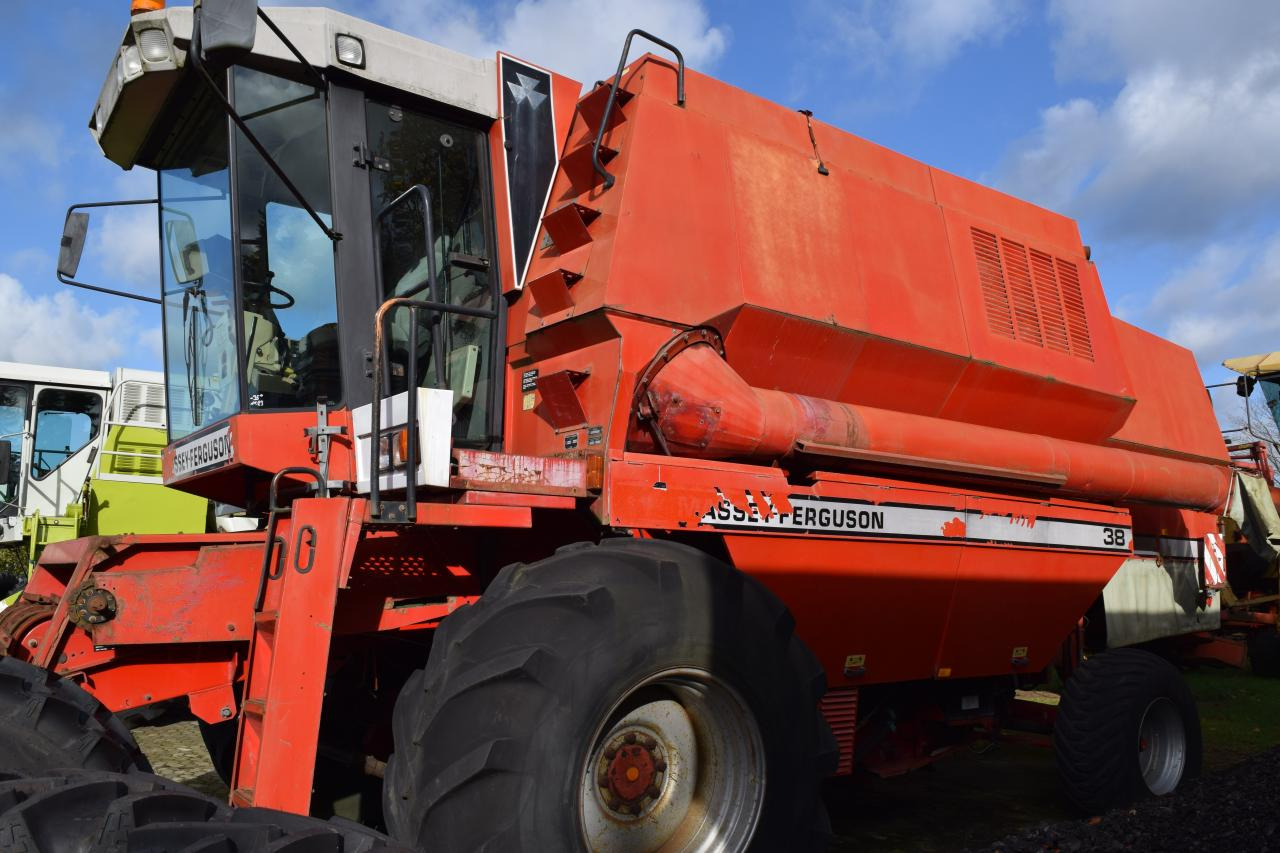 Massey Ferguson MF 38 - حصادة شاملة: صور 2 Massey Ferguson MF 38 - حصادة شاملة: صور 2