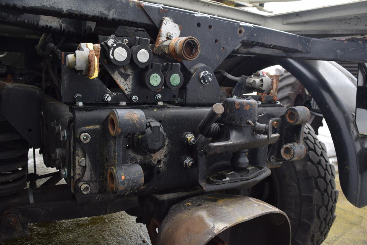 Mercedes-Benz Unimog U 90 - سيارة بلدية: صور 5 Mercedes-Benz Unimog U 90 - سيارة بلدية: صور 5