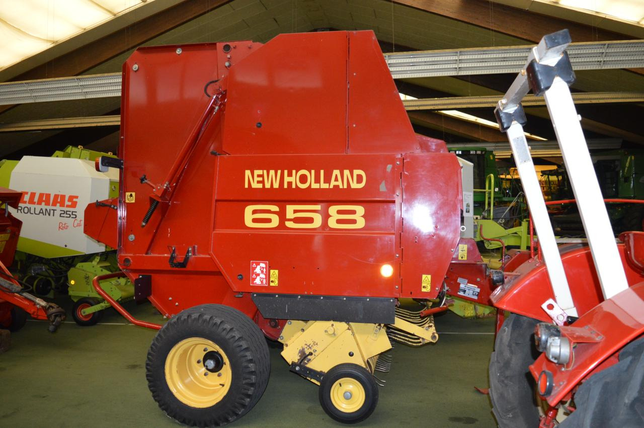New Holland 658 - مكبس القش الدائري: صور 1 New Holland 658 - مكبس القش الدائري: صور 1
