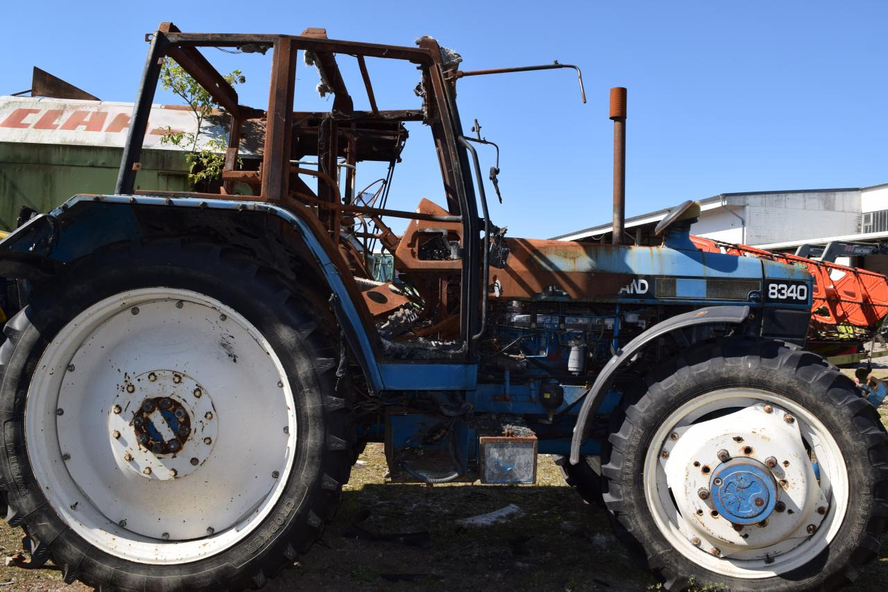 New Holland 8340 *zur Teileverwertung* - جرار: صور 4 New Holland 8340 *zur Teileverwertung* - جرار: صور 4