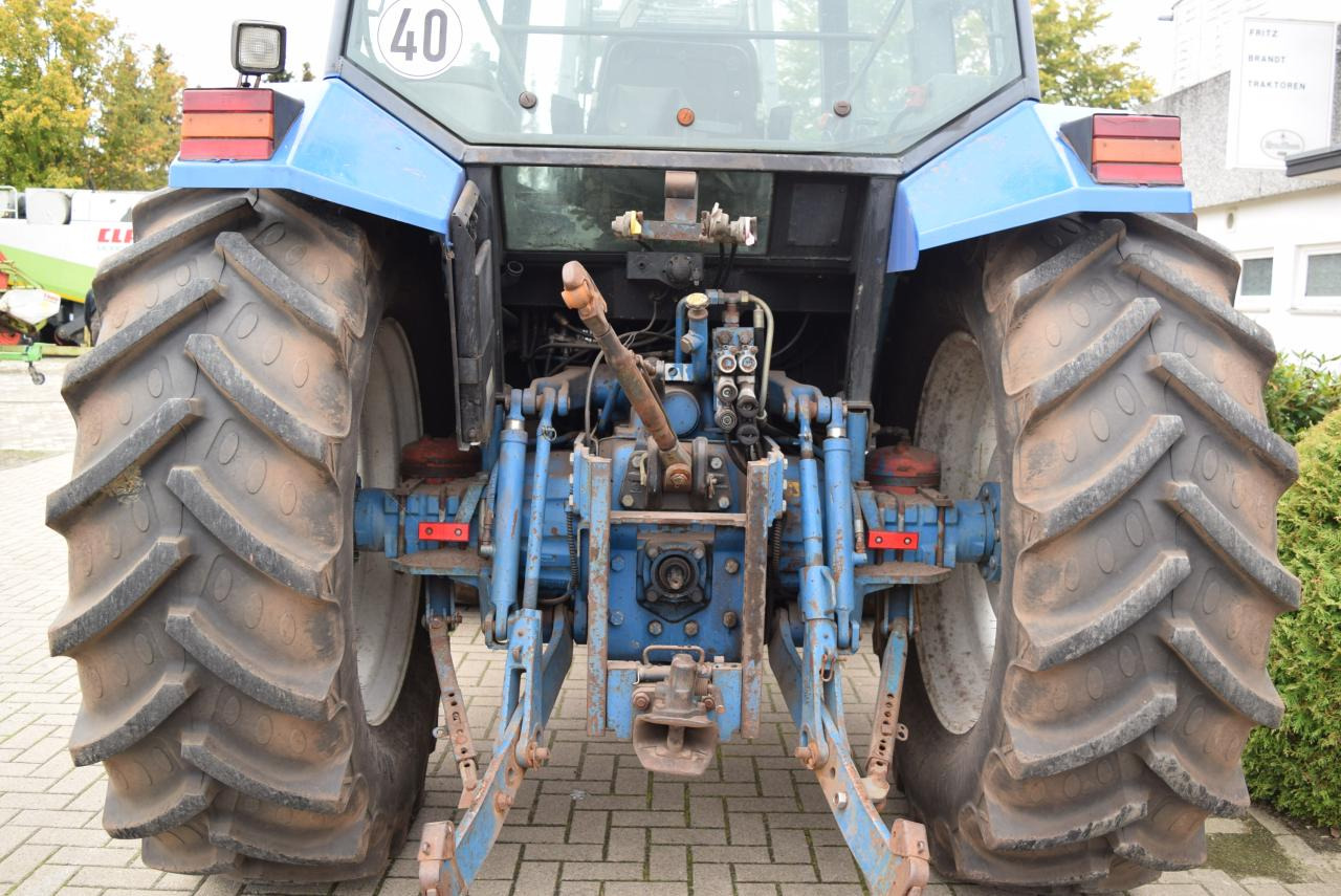 New Holland 8340 - جرار: صور 4 New Holland 8340 - جرار: صور 4