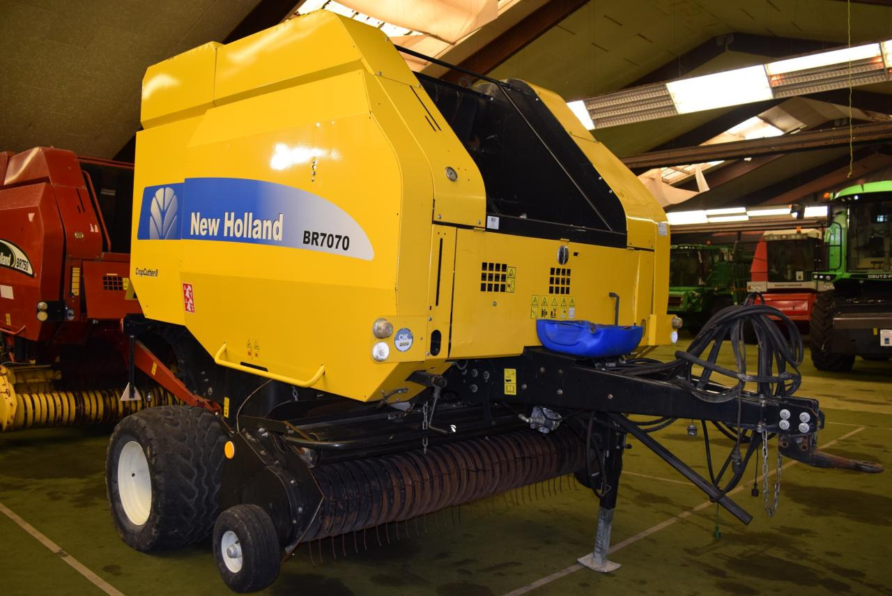 New Holland BR 7070 Crop Cutter II - مكبس القش الدائري: صور 3 New Holland BR 7070 Crop Cutter II - مكبس القش الدائري: صور 3