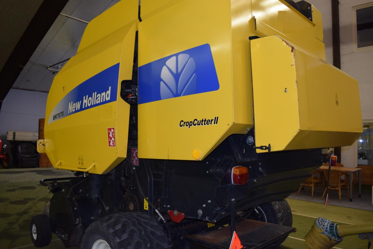 New Holland BR 7070 Crop Cutter II - مكبس القش الدائري: صور 5 New Holland BR 7070 Crop Cutter II - مكبس القش الدائري: صور 5