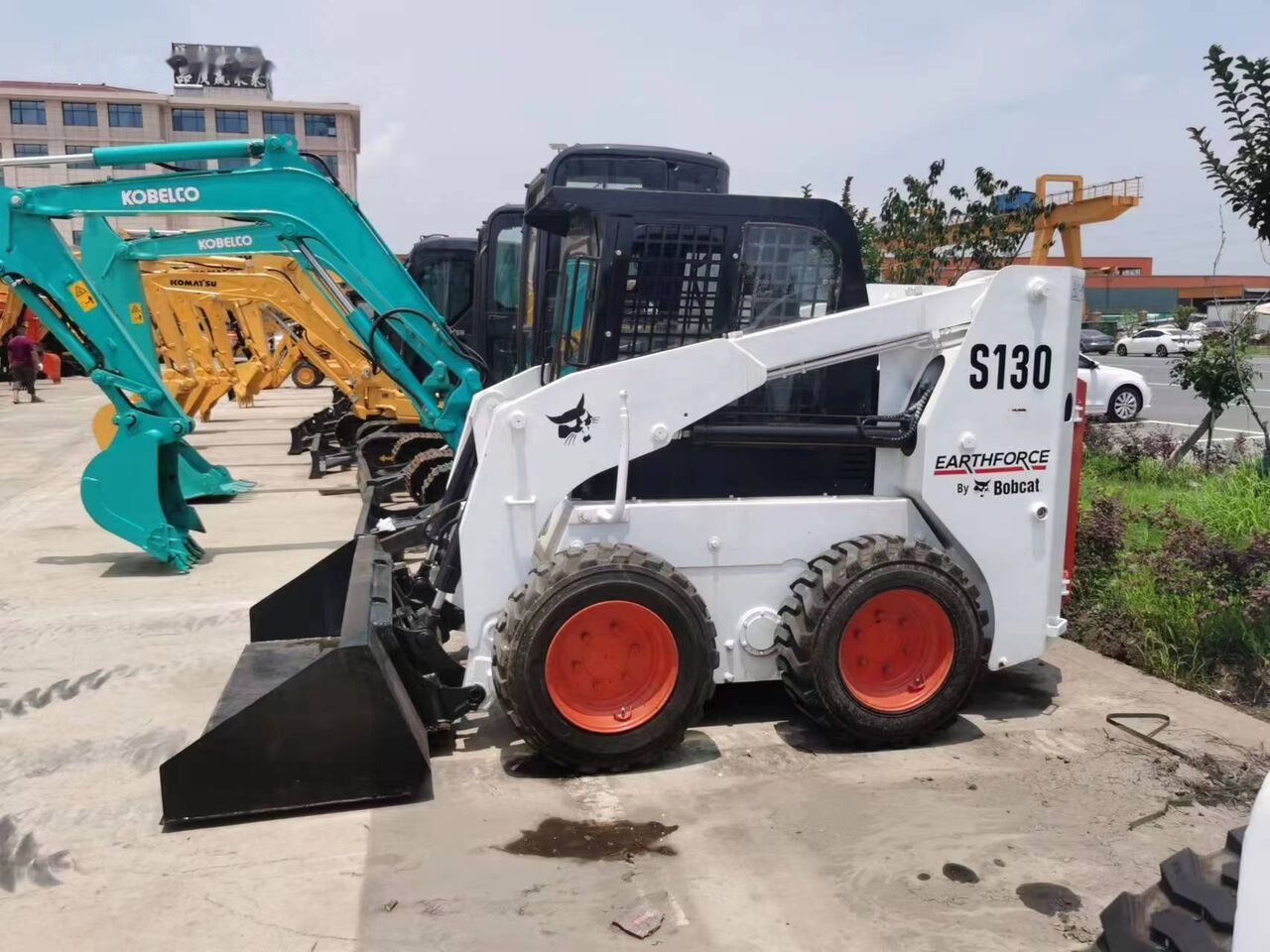 Bobcat S130 - شيول صغير: صور 1 Bobcat S130 - شيول صغير: صور 1
