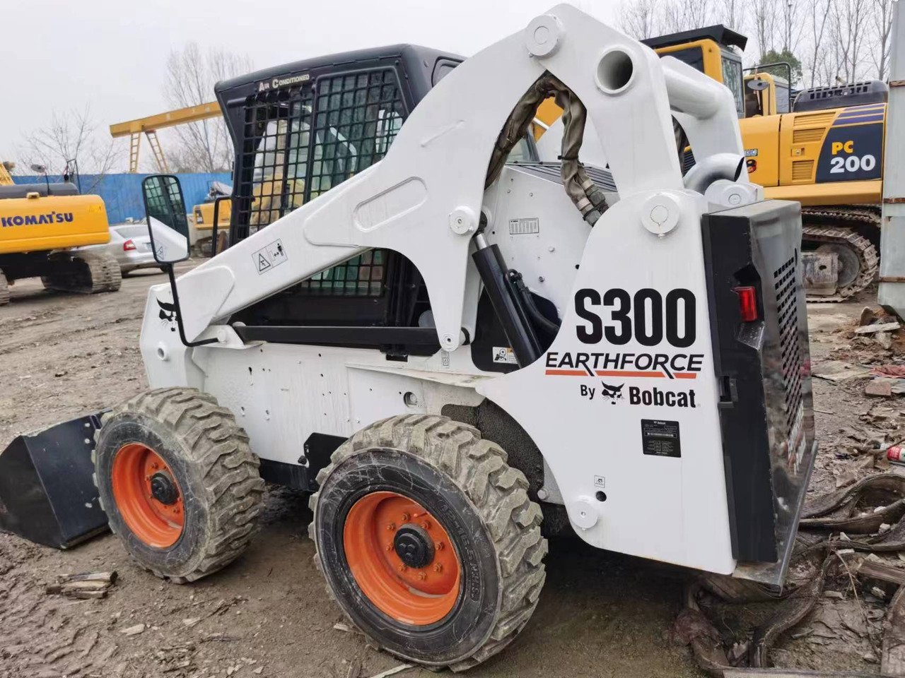 Bobcat S300 - شيول صغير: صور 4 Bobcat S300 - شيول صغير: صور 4