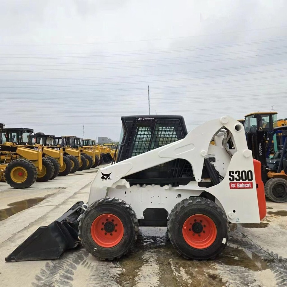 Bobcat S300 - شيول صغير: صور 1 Bobcat S300 - شيول صغير: صور 1