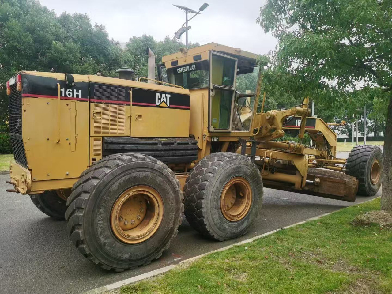 CAT 16H - آلة تسوية الأرض: صور 3 CAT 16H - آلة تسوية الأرض: صور 3