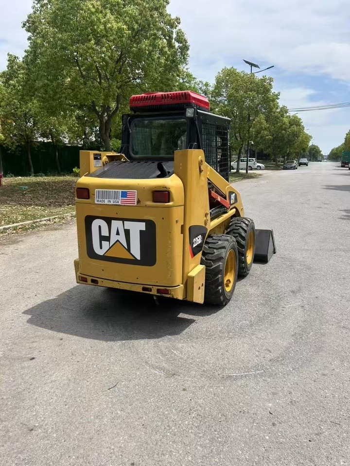 شيول صغير CAT 226B3: صور 6 شيول صغير CAT 226B3: صور 6