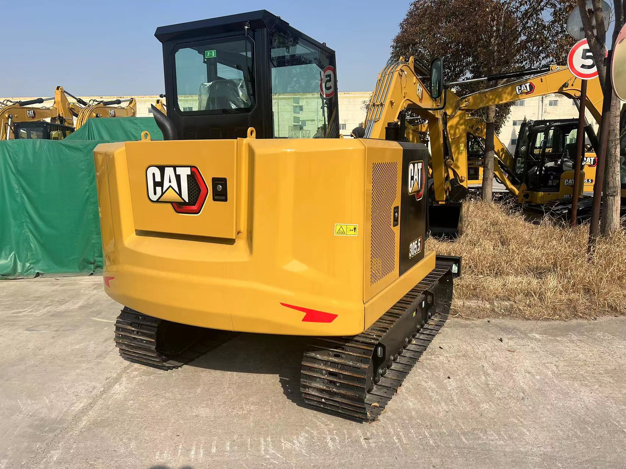CAT 305.5 - حفارة مصغرة: صور 2 CAT 305.5 - حفارة مصغرة: صور 2