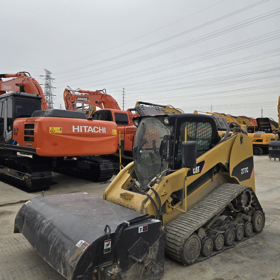 CATERPILLAR 277C - شيول صغير: صور 4 CATERPILLAR 277C - شيول صغير: صور 4