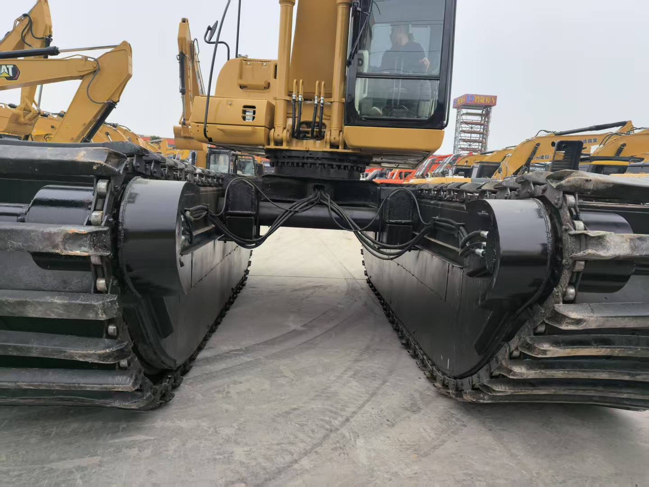 CATERPILLAR 320C boat excavator - حفارات برمائية: صور 5 CATERPILLAR 320C boat excavator - حفارات برمائية: صور 5