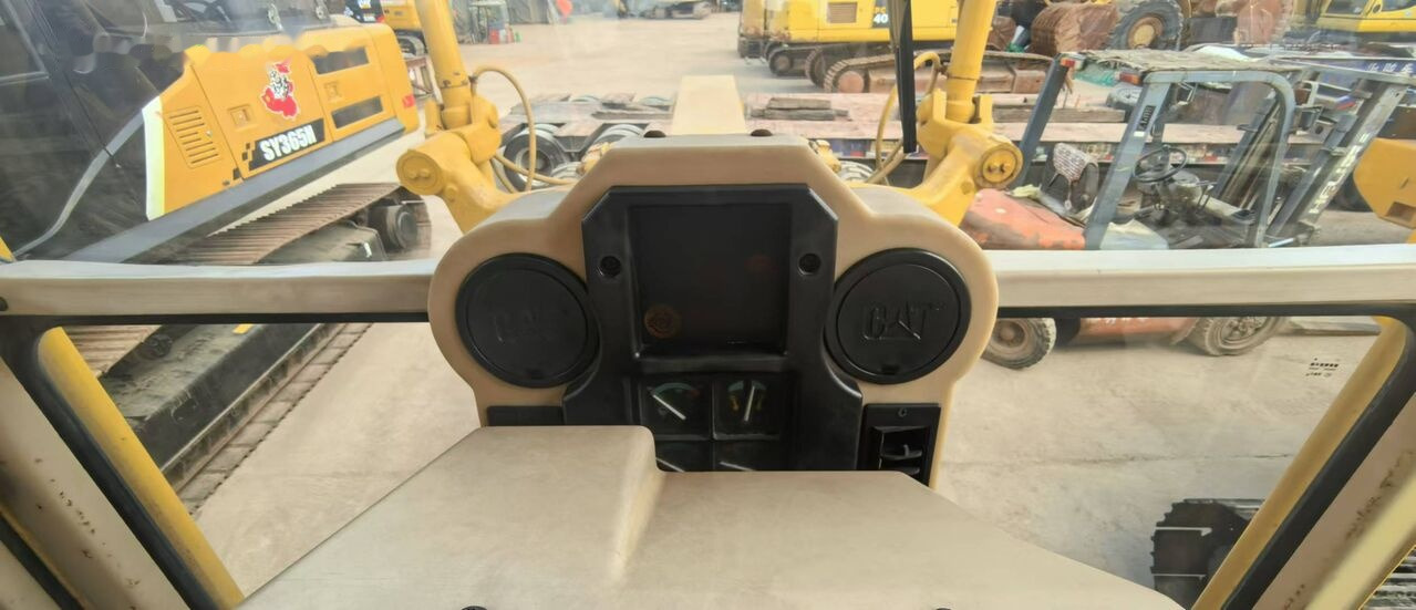 آلة تسوية الأرض Caterpillar 140H: صور 18