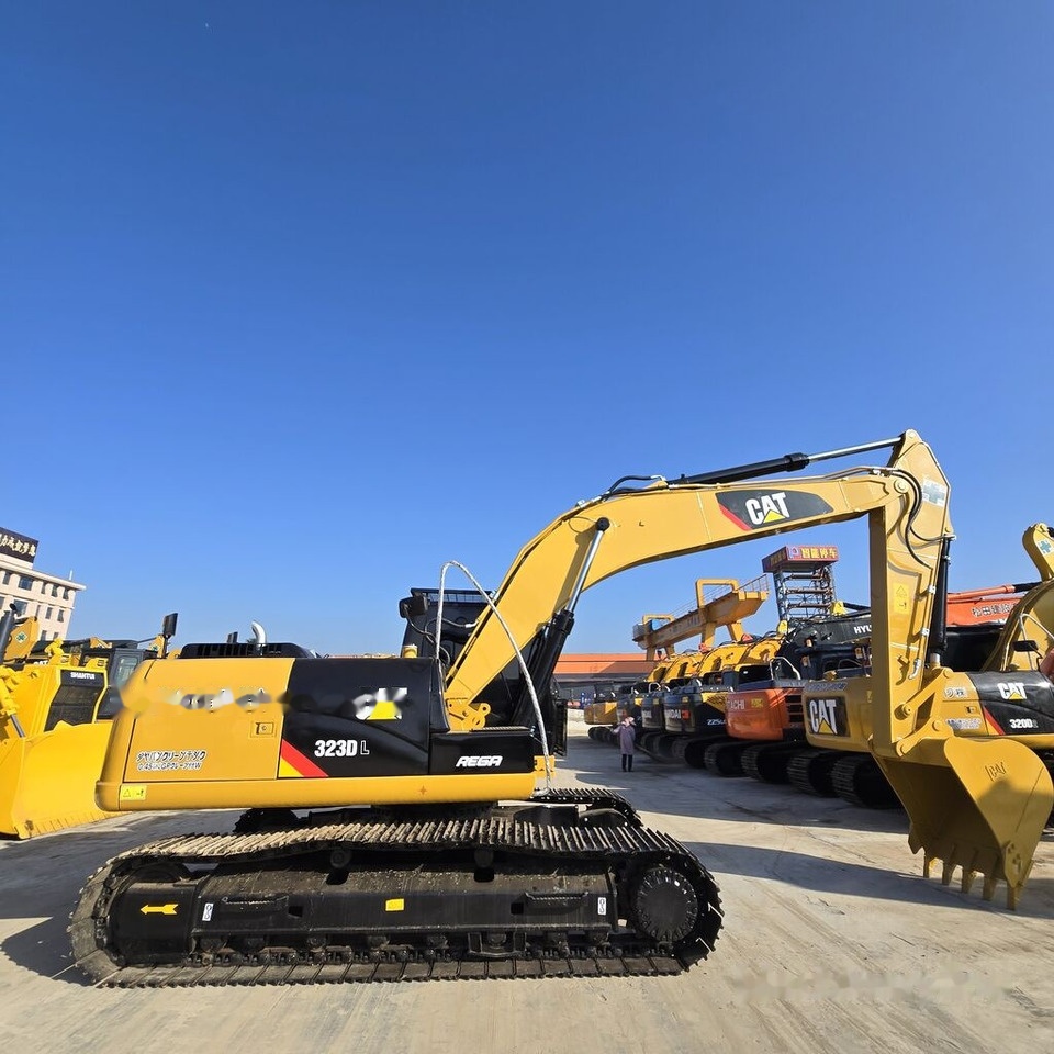 Caterpillar 323DL - حفارات زحافة: صور 1 Caterpillar 323DL - حفارات زحافة: صور 1
